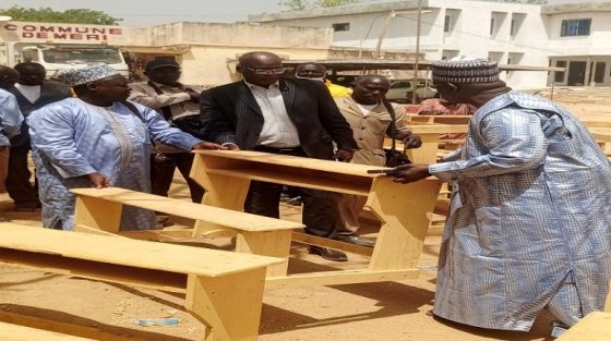 Cérémonie de Remise des Tables-Bancs aux Écoles par le Maire de la Commune de SM Hamawa Wassili